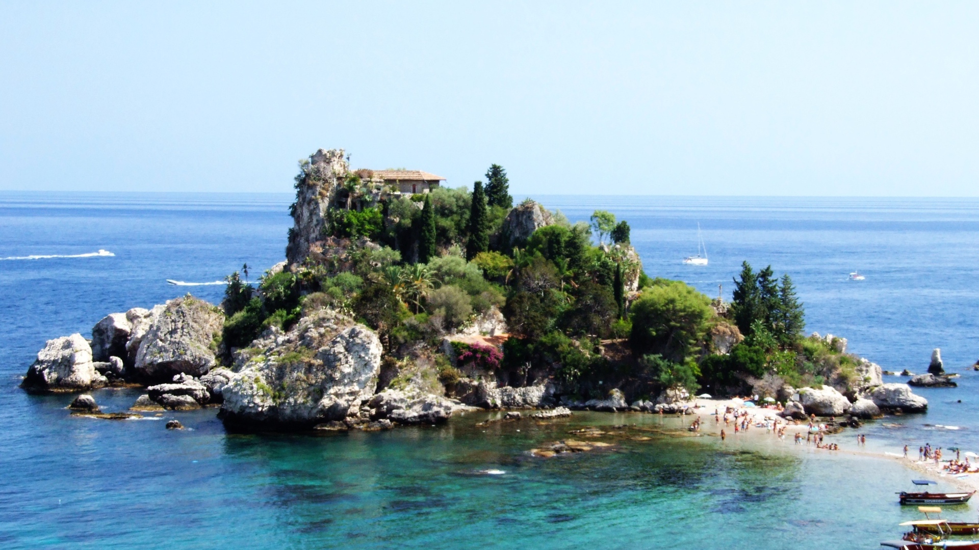 Островок у побережья на острове Сицилия, Италия