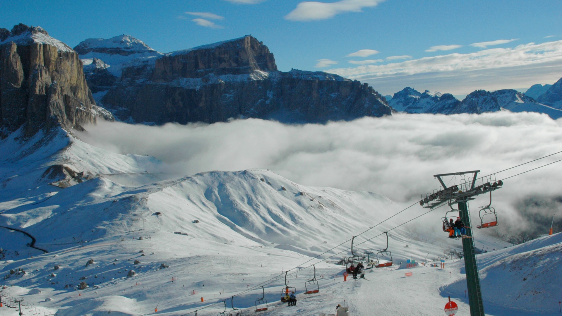 Подъемник на горнолыжном курорте Валь-Ди-Фасса, Италия