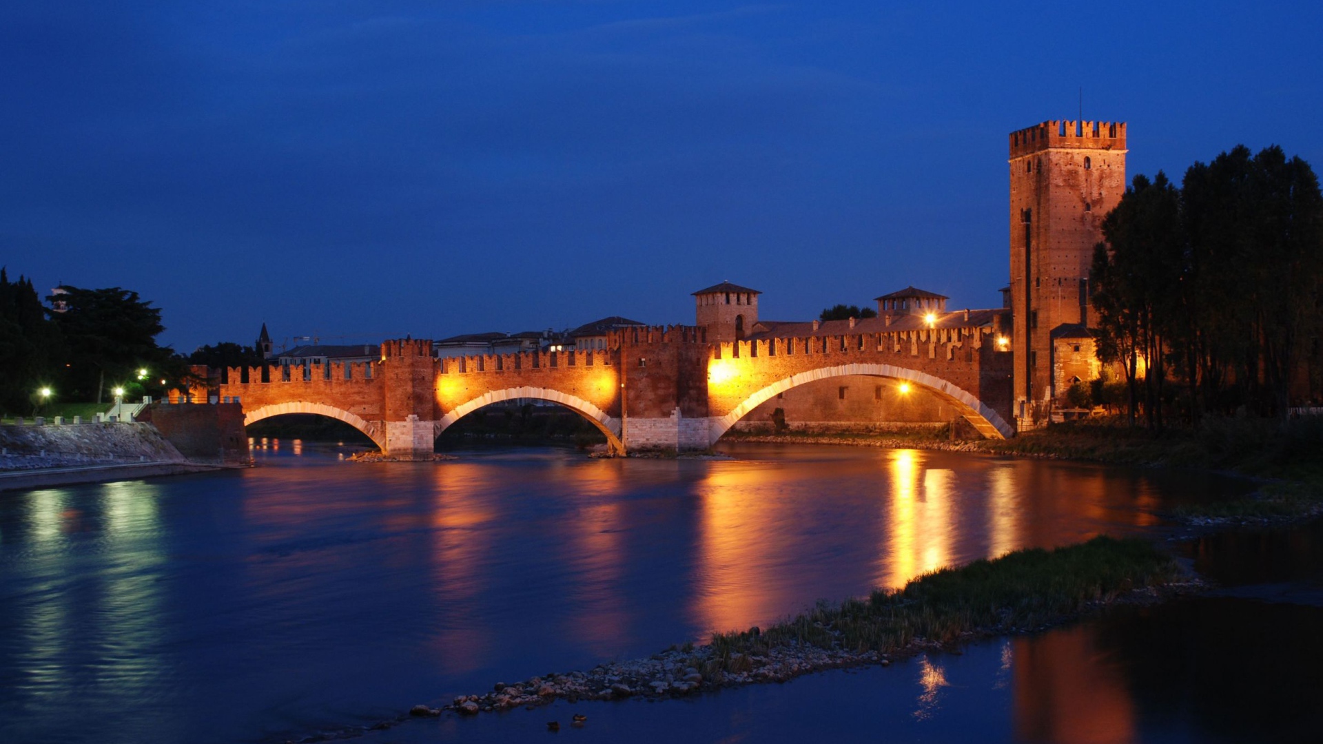 Ночной мост в Вероне, Италия