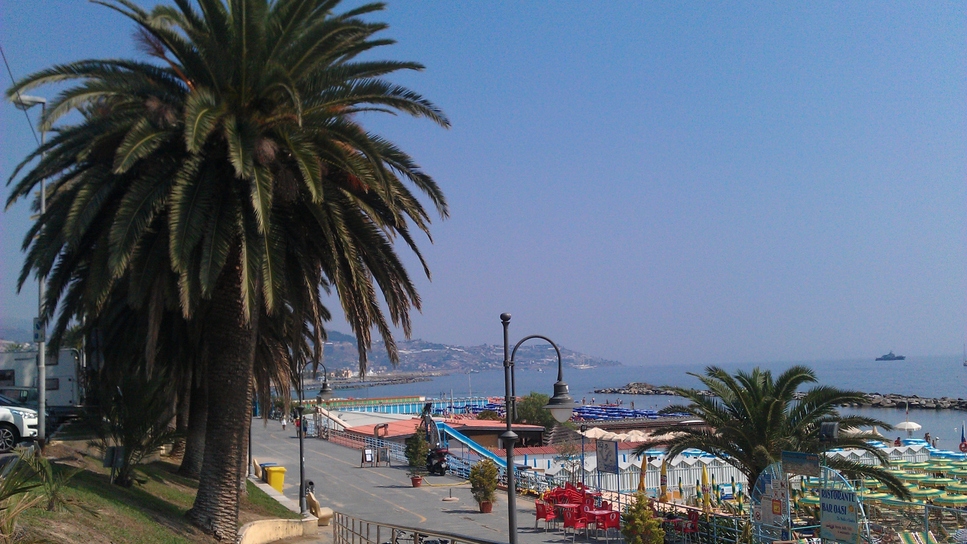Пальмы на берегу в Сан Ремо, Италия