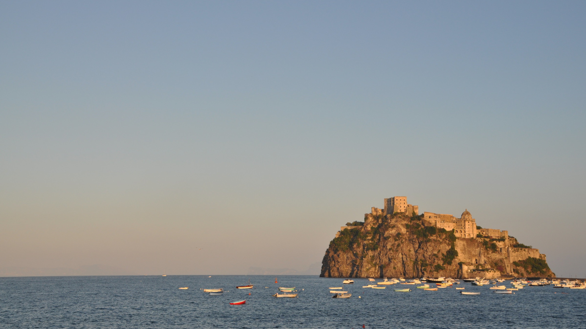 Жемчужина в море остров Искья, Италия