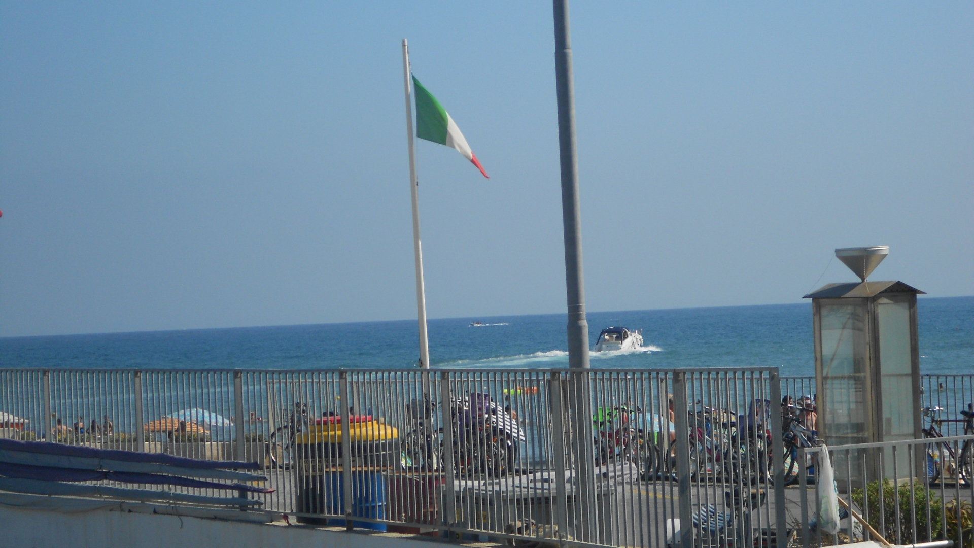 Набережная на курорте Диано Марино, Италия