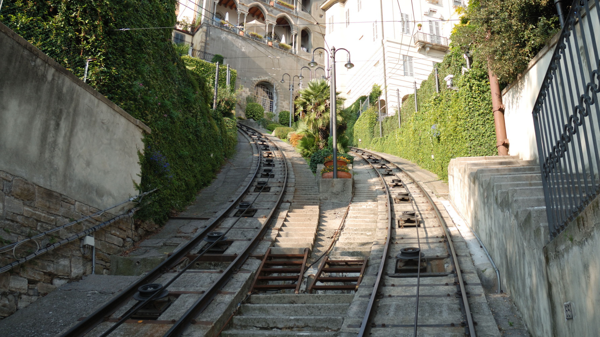 Рельсы фуникулера в Бергамо, Италия