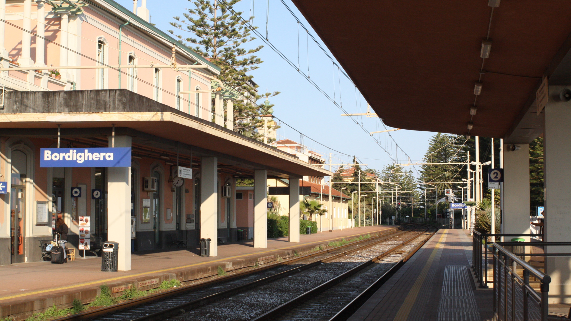 Железнодорожный вокзал на курорте Бордигера, Италия