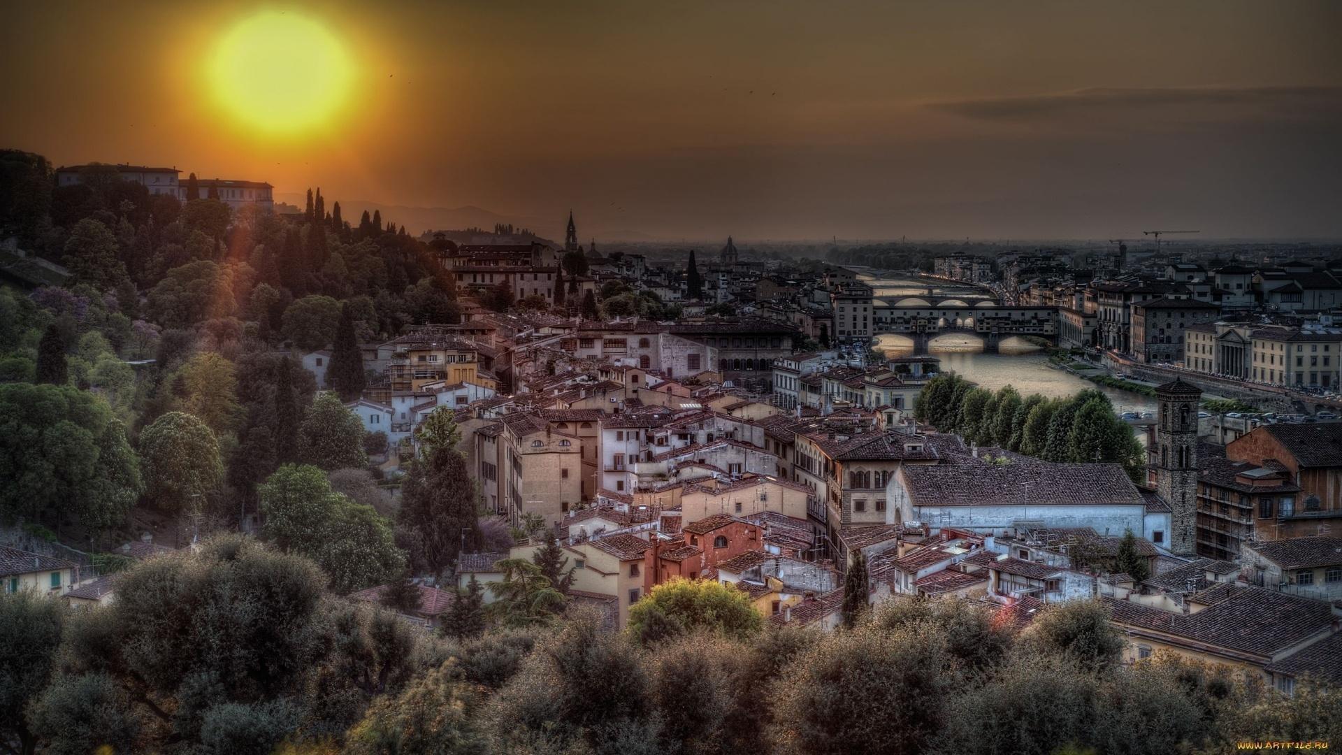 Сияние солнца во Флоренции, Италия
