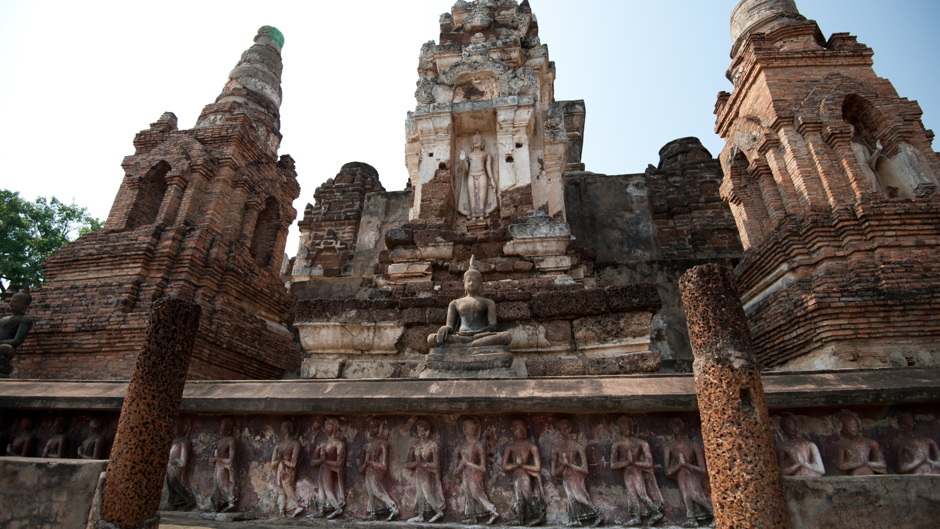 Древний храм на курорте Лопбури, Таиланд