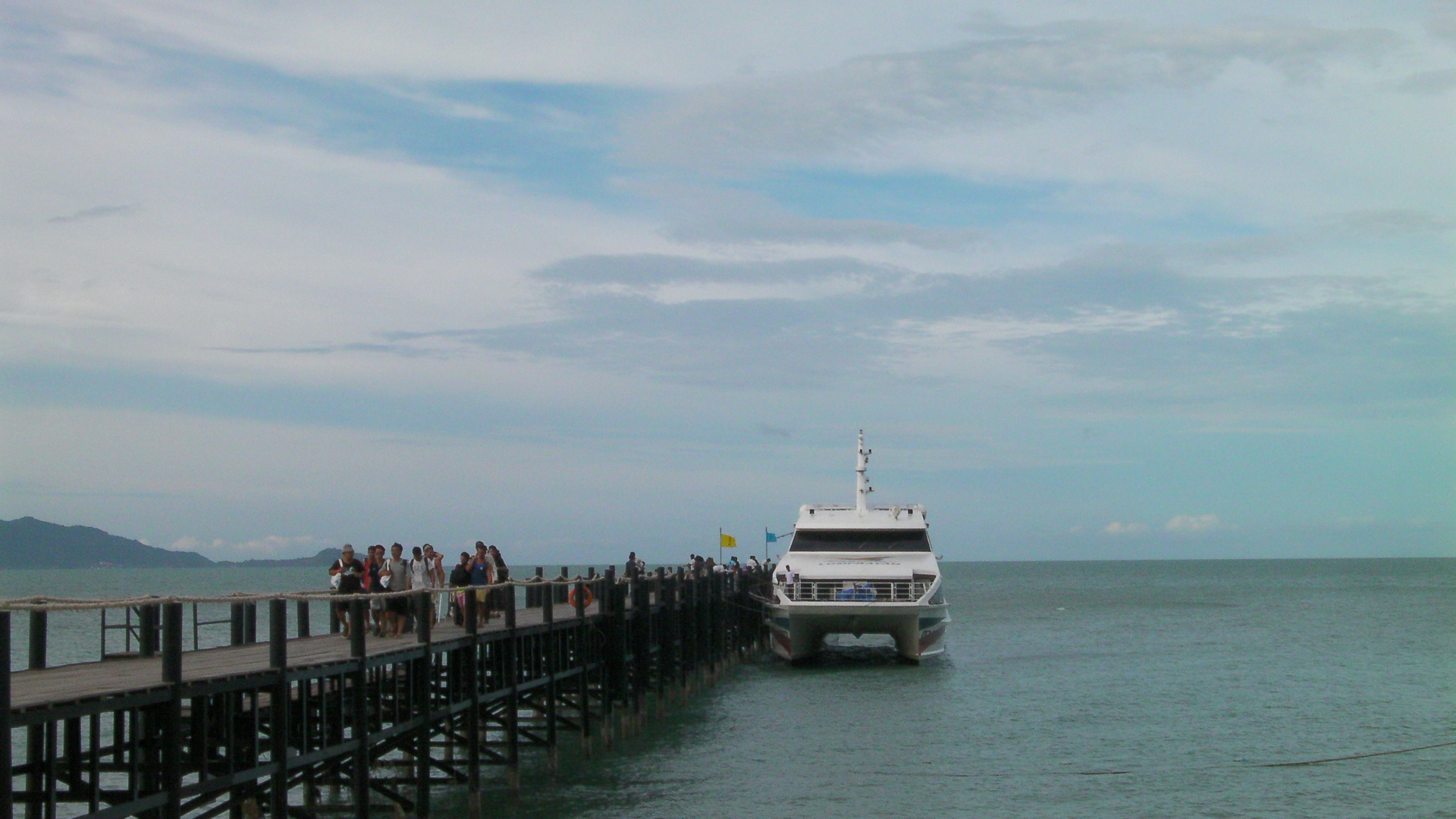 Катер у пристани на острове Тао, Таиланд