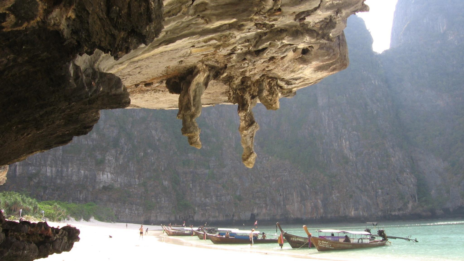 Лодки в лагуне на курорте Районг, Таиланд