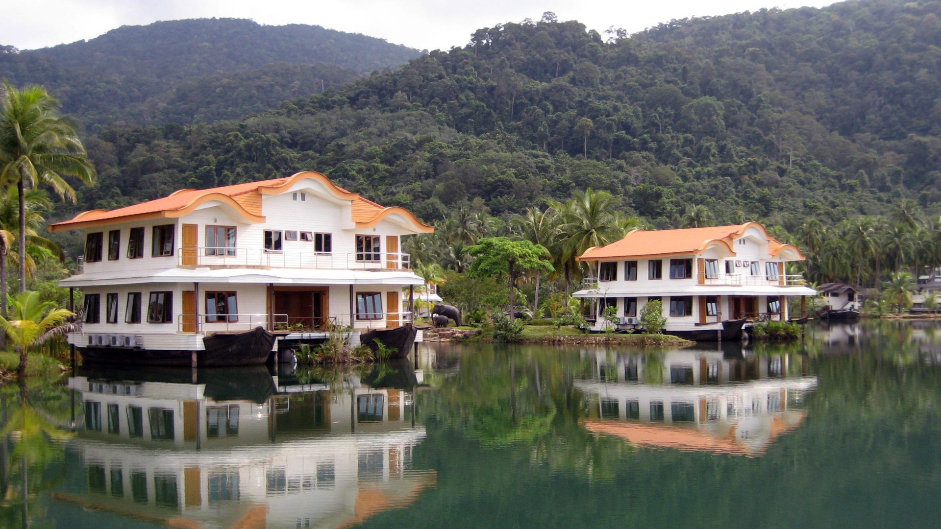 Гостиница на плаву на острове Чанг, Таиланд