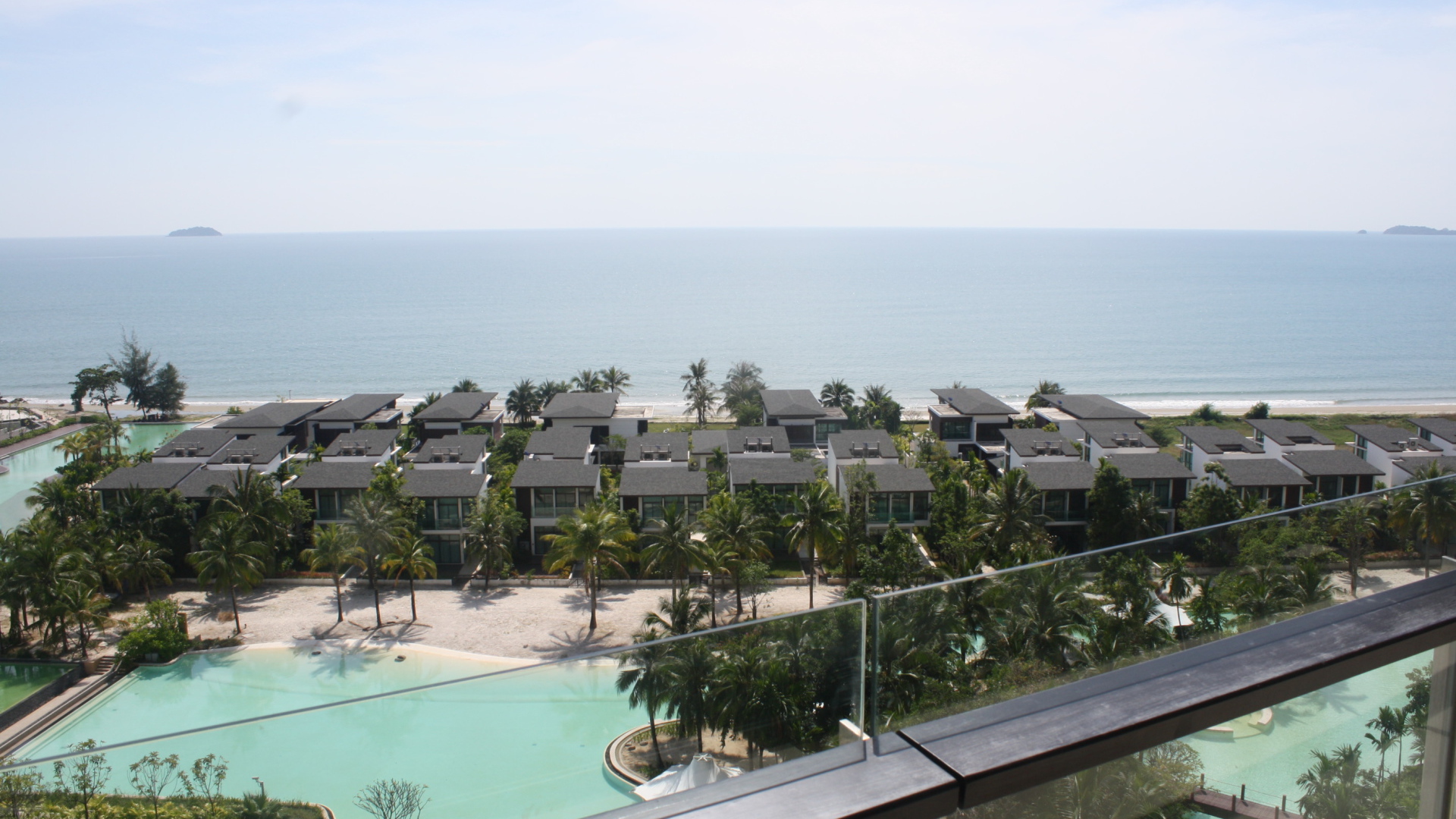 Дома на берегу моря на курорте Районг, Таиланд