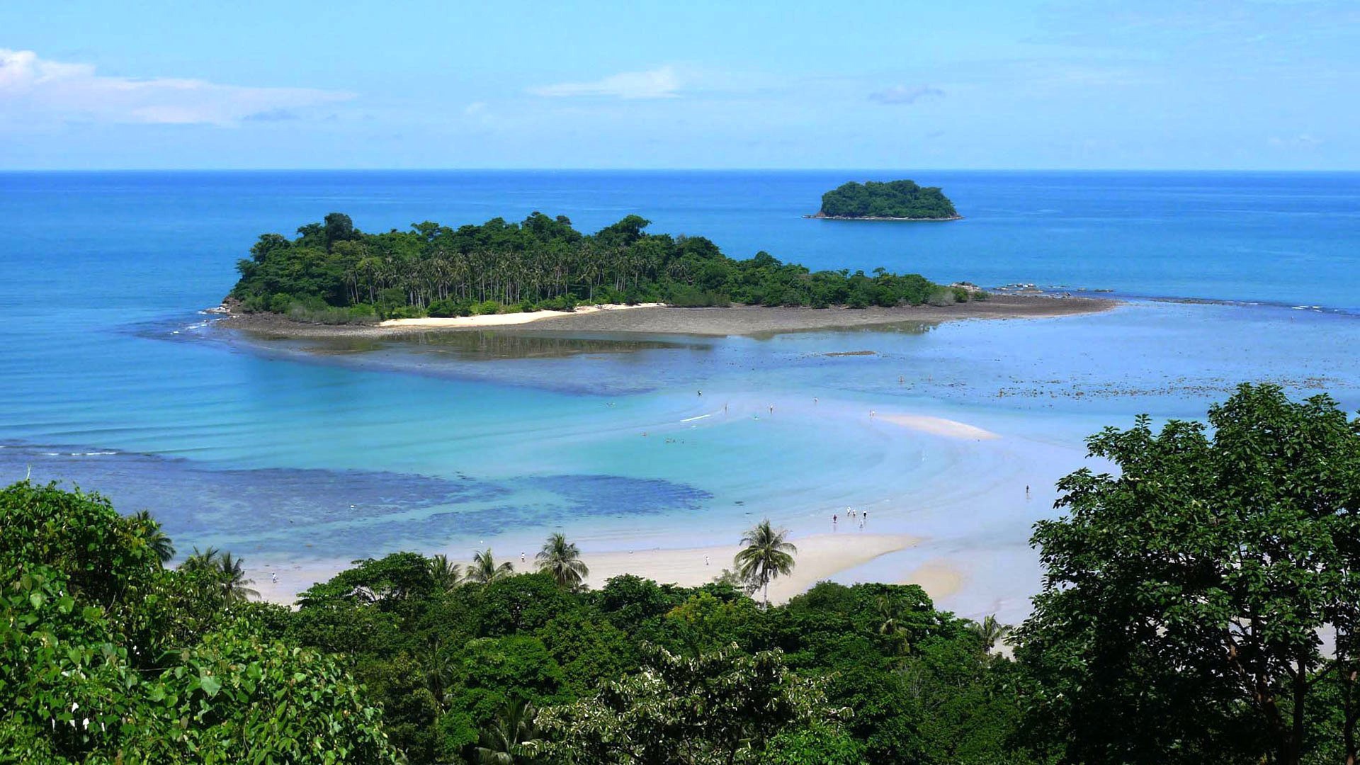 Островки у побережья на острове Чанг, Таиланд