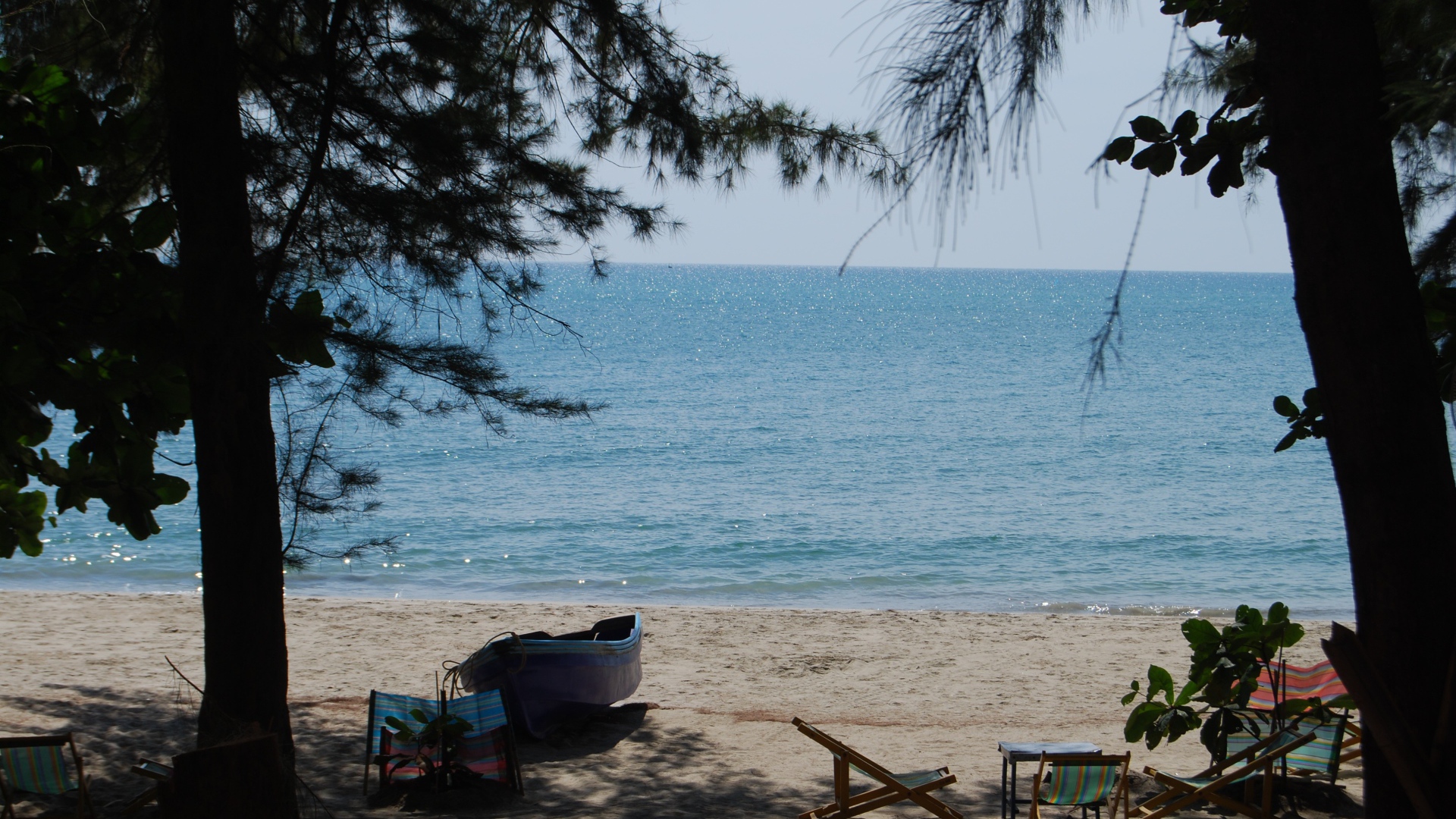 Отдых на пляже на курорте Районг, Таиланд