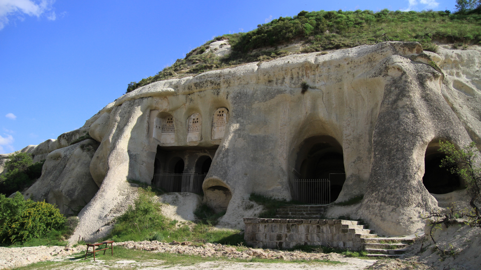 Постройки в скале в Эфесе, Турция
