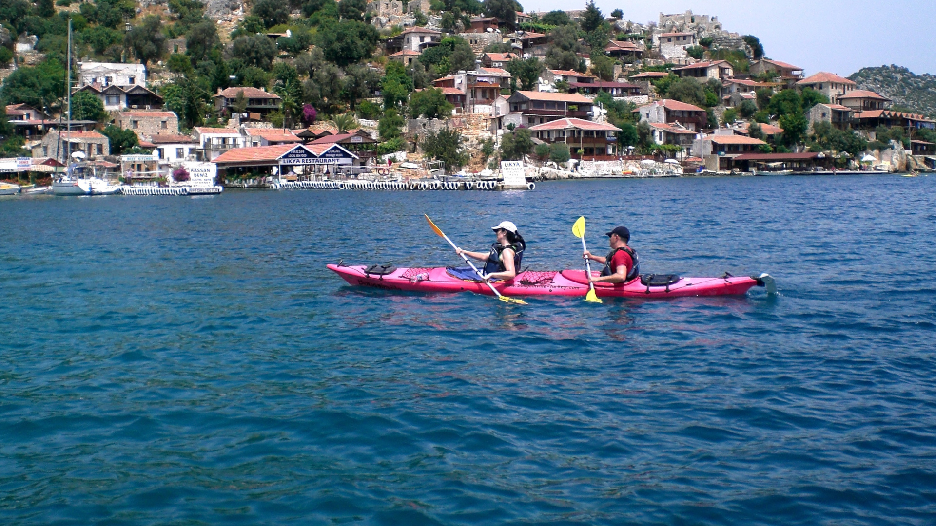 Байдарка на фоне Мерсина, Турция