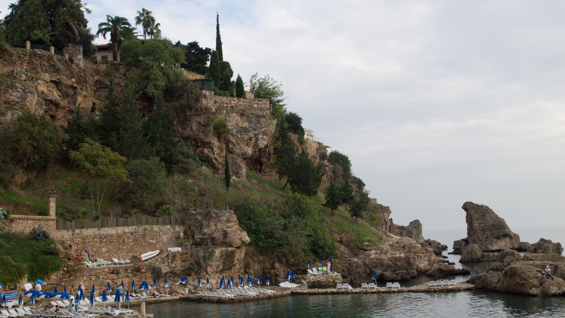 Скала на побережья в Белек, Турция