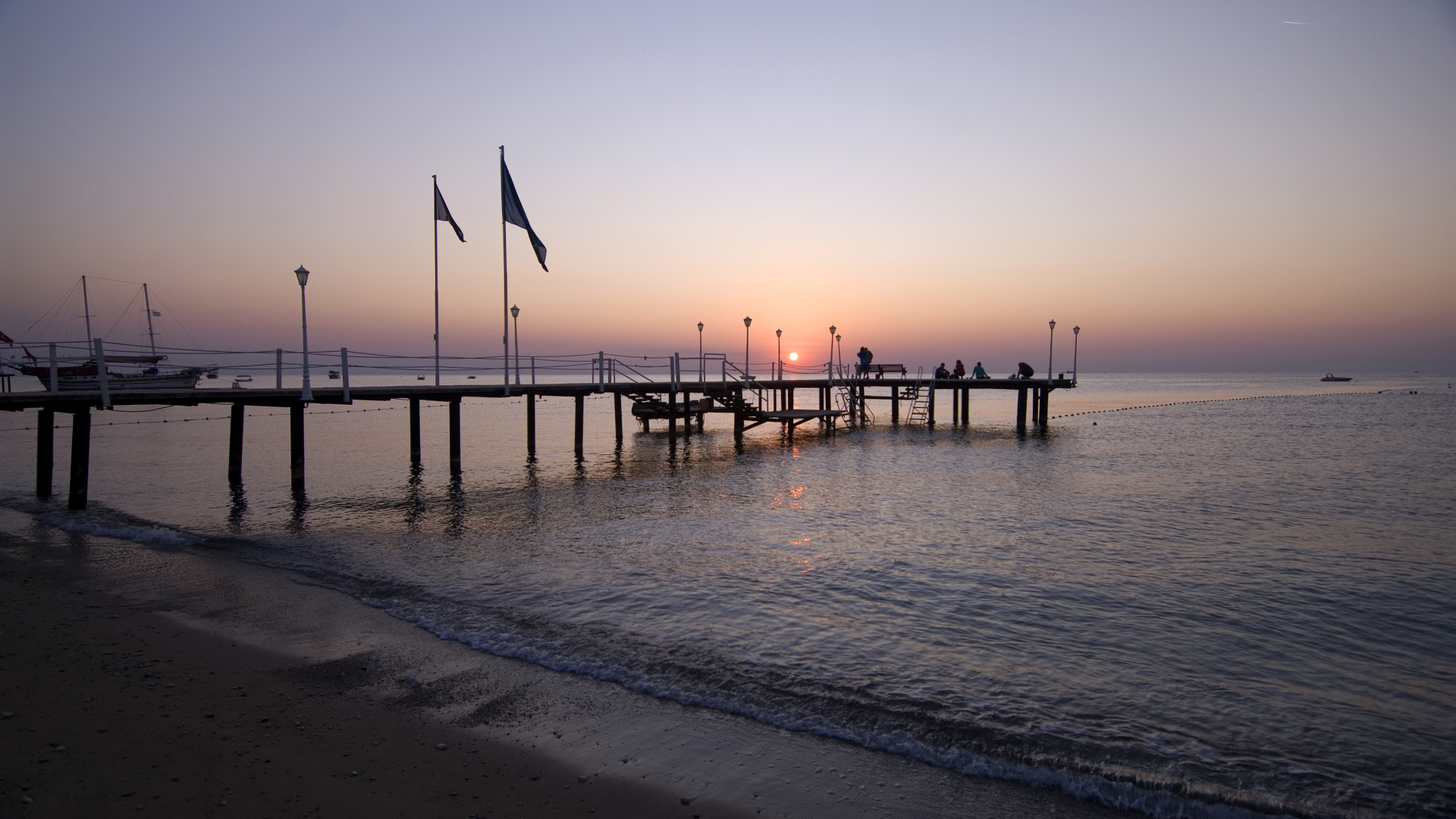 Закат солнца на курорте Кушадасы, Турция