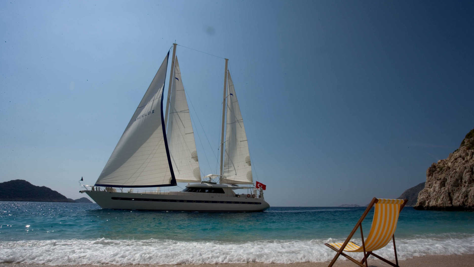 Яхта в гавани Белек, Турция