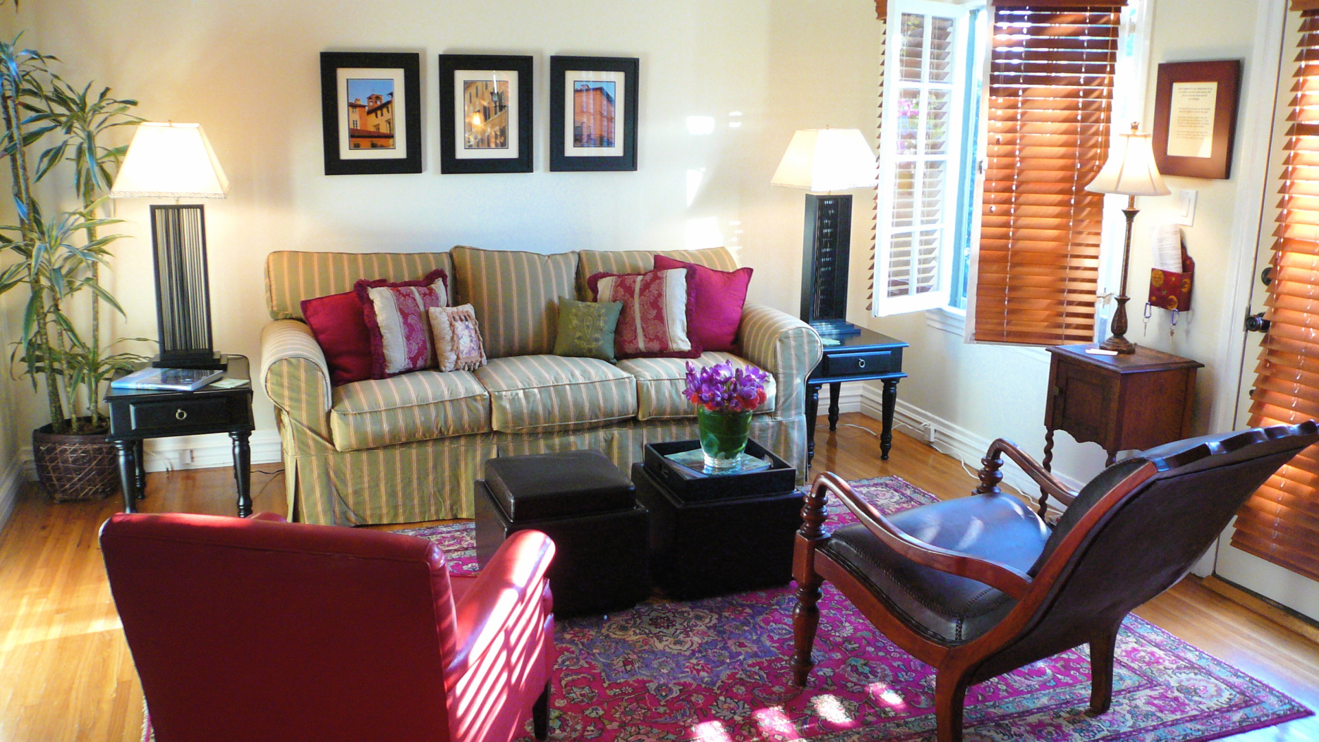 Небольшая уютная гостиная