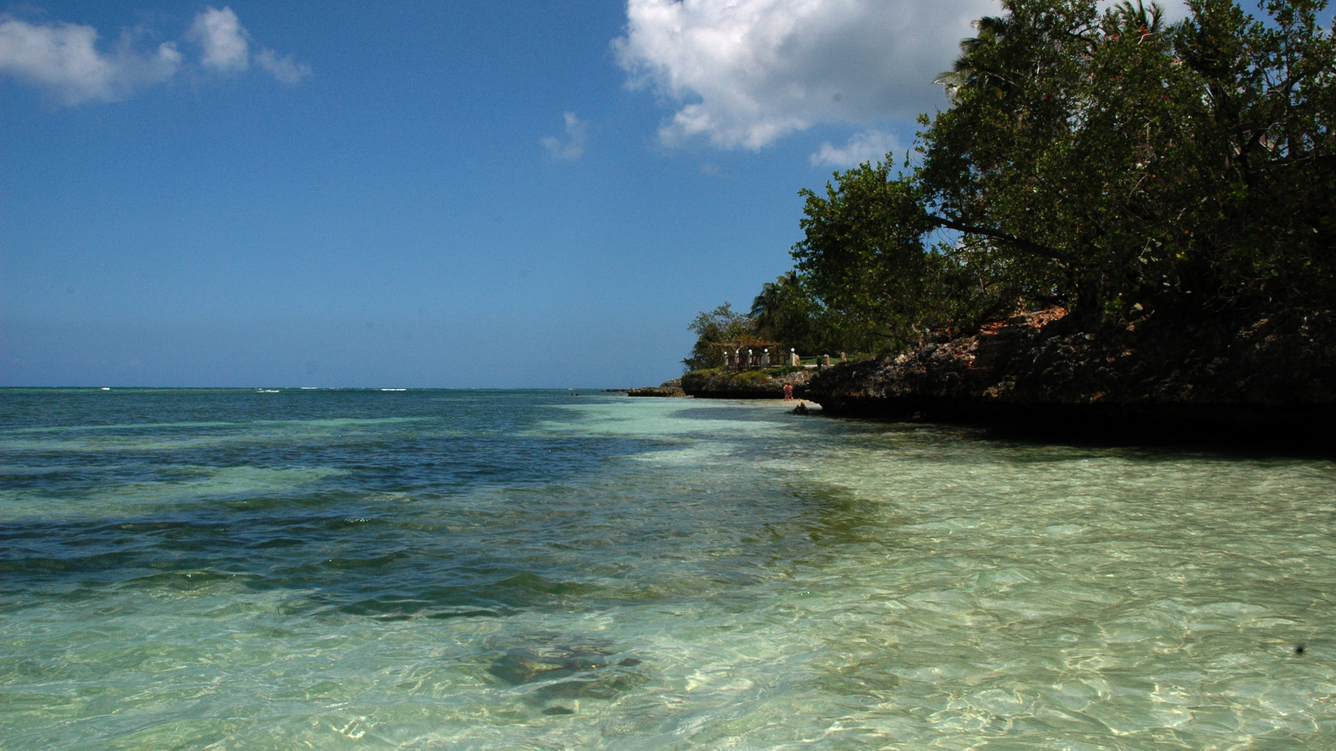 Залив на курорте Гуардалавака, Куба