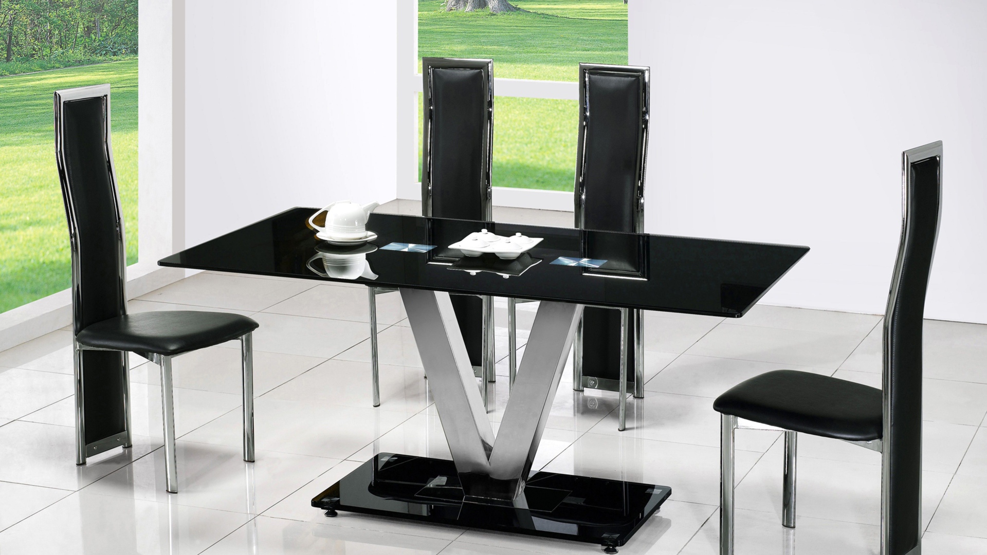 Черная мебель в столовой