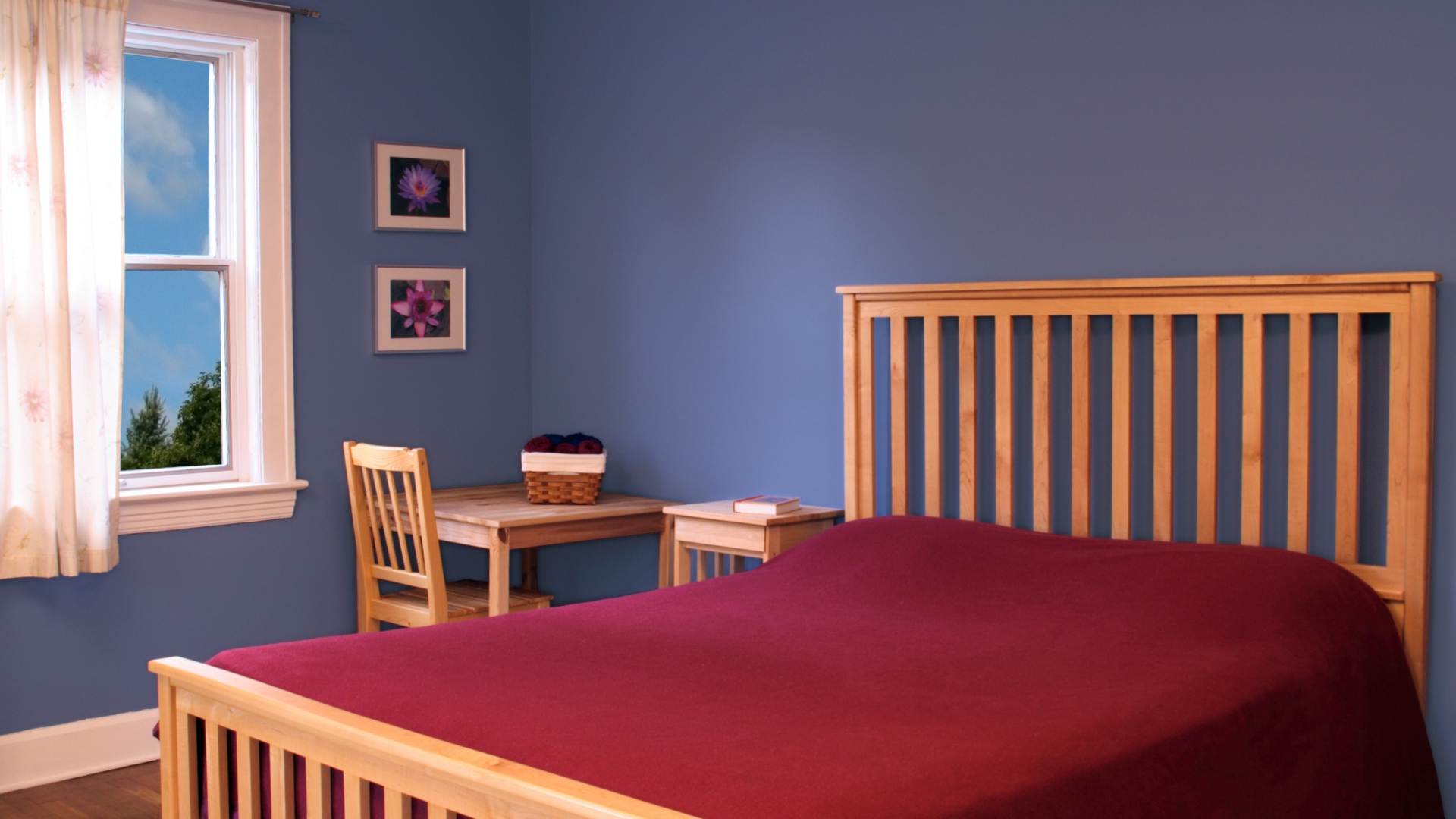 Синие стены в детской комнате