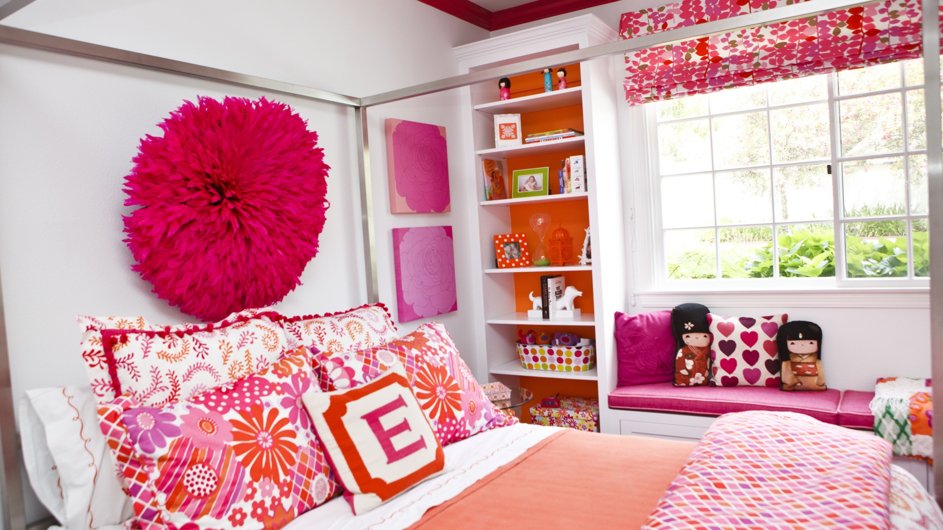 Яркая спальня для подростка