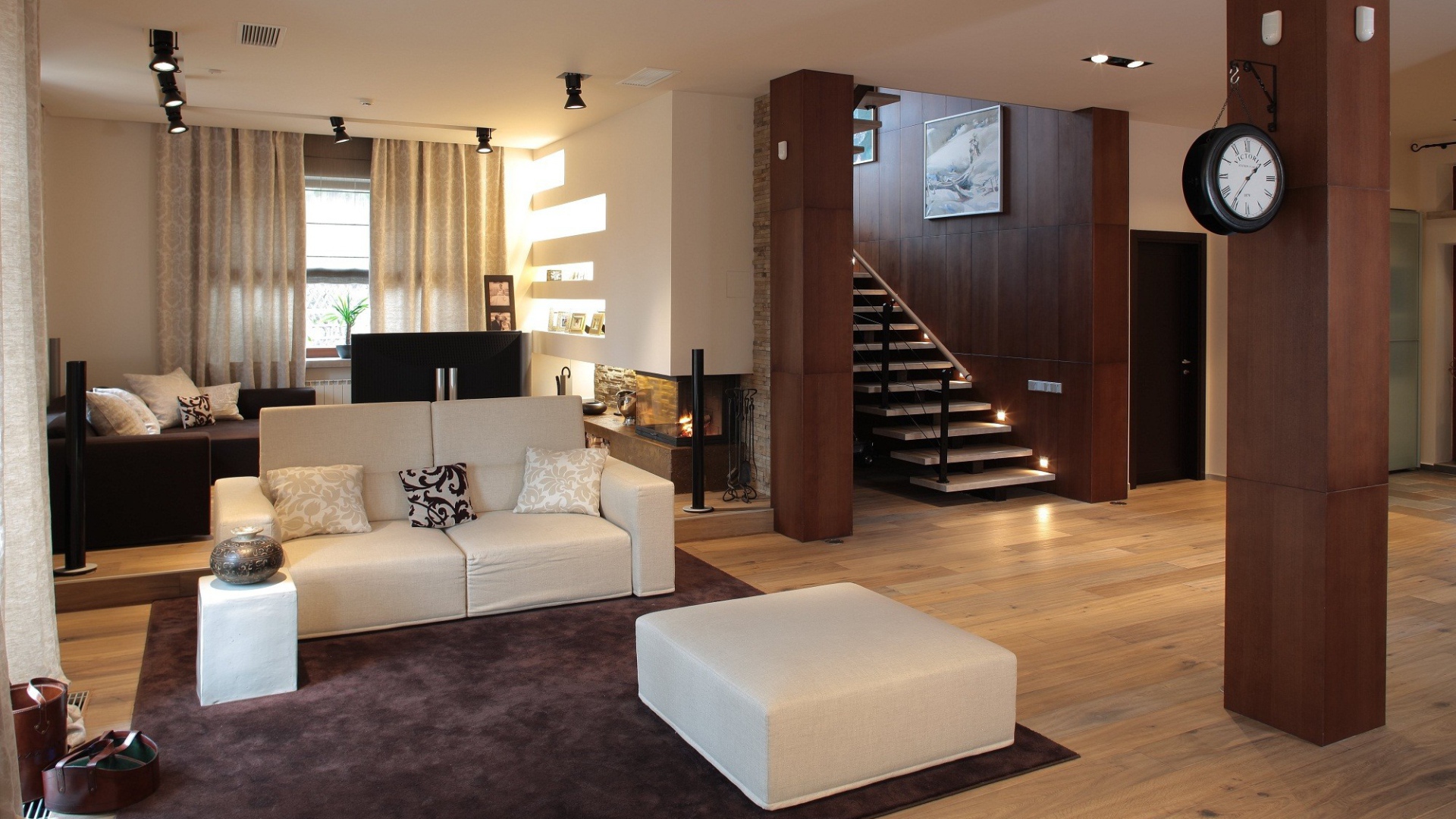 Колонны в гостиной