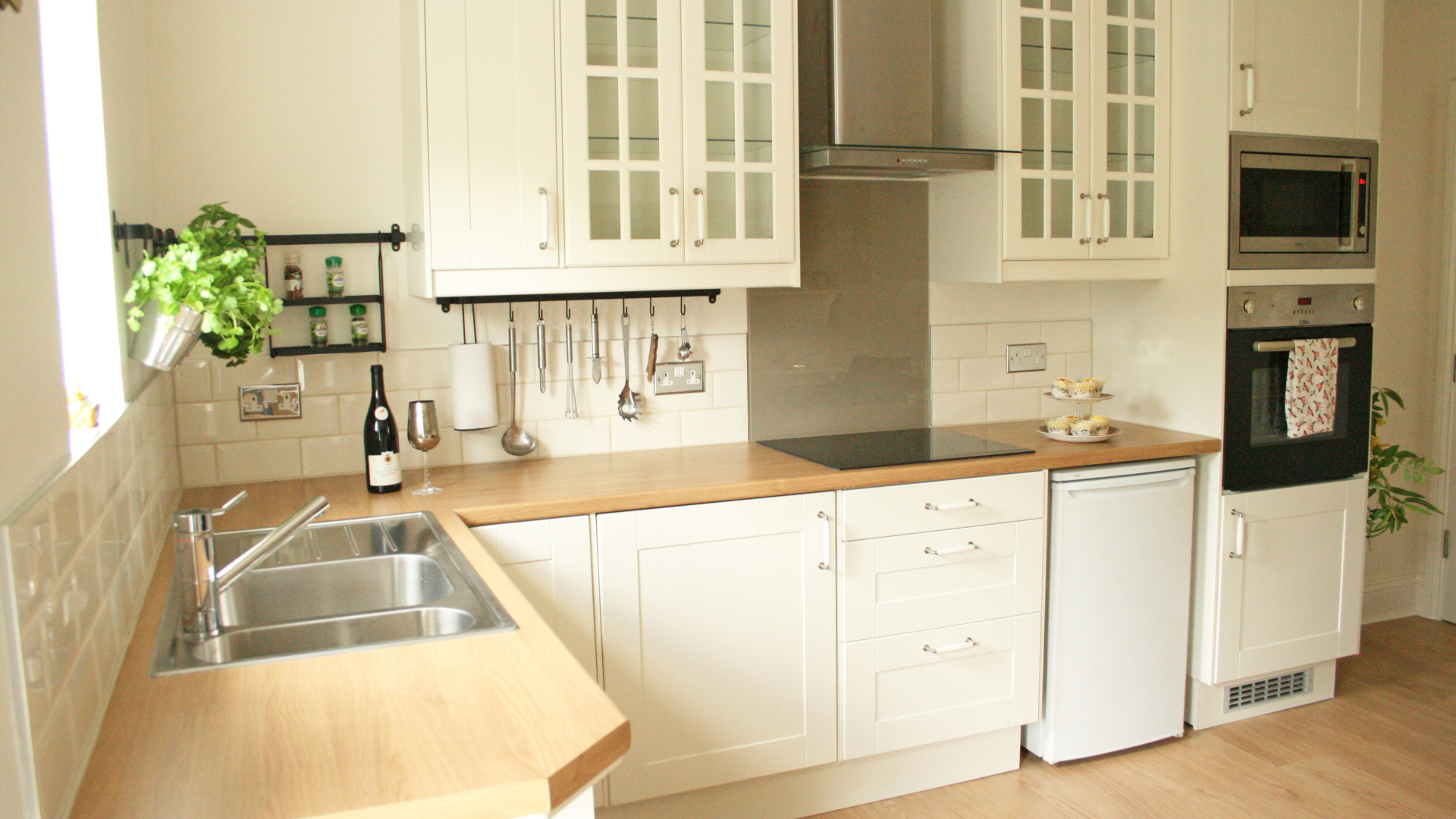 Кремовые тона в кухне