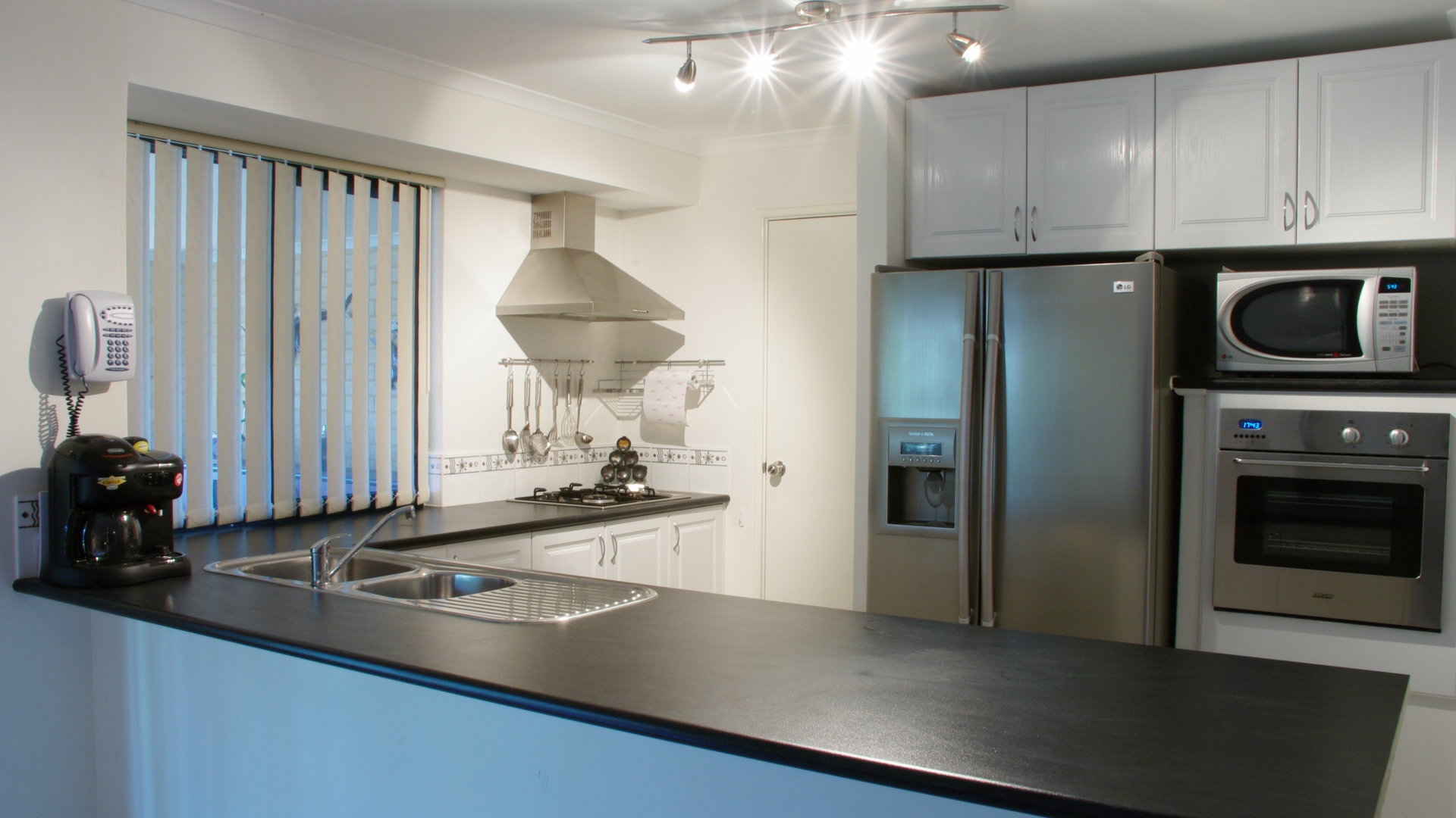 Направленная подсветка на кухне