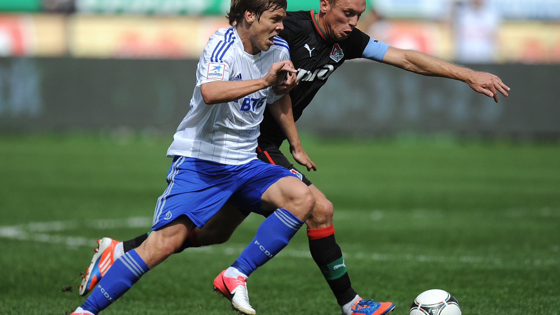 Полузащитник Динамо Артур Юсупов в атаке