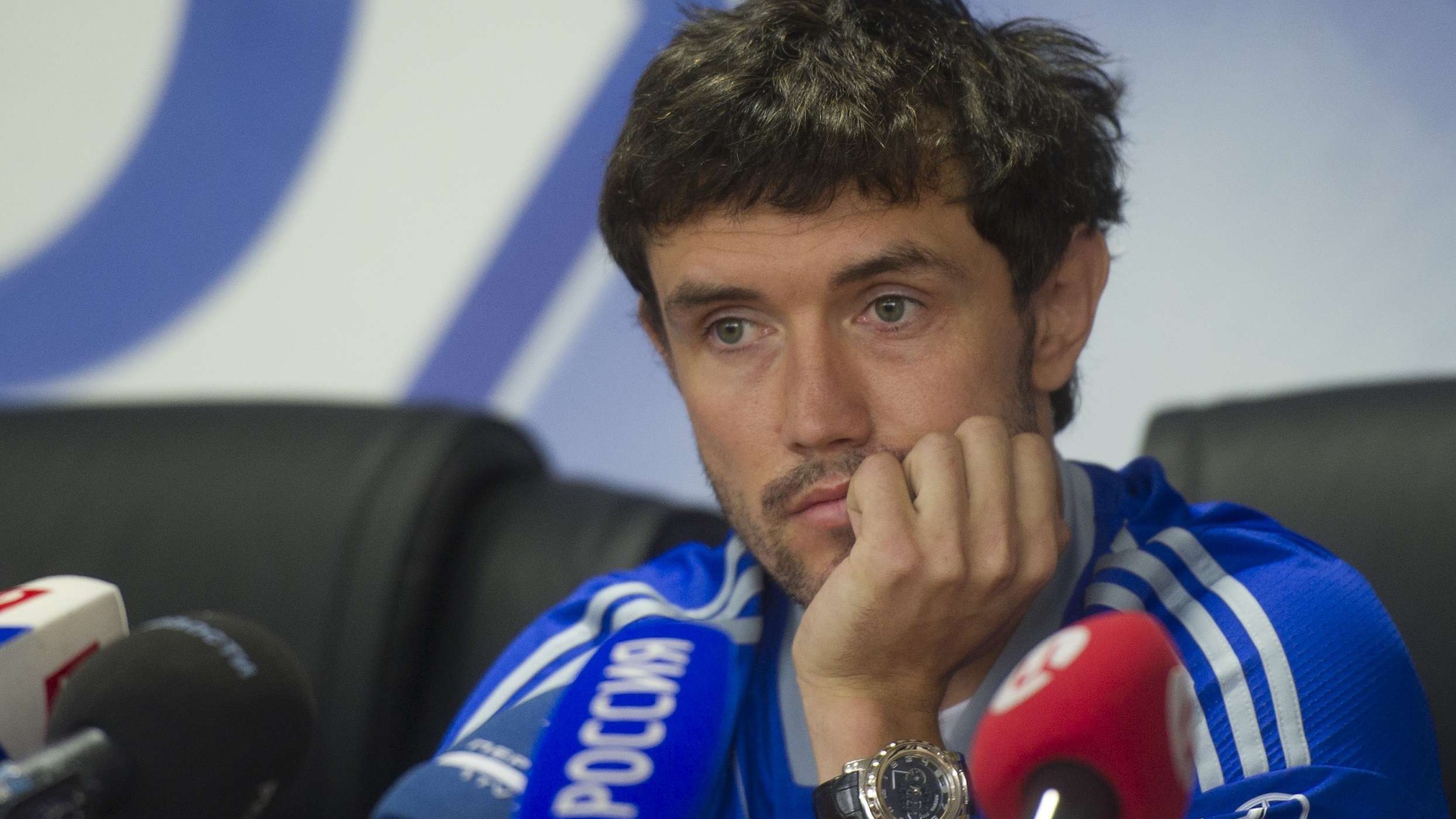 Полузащитник Динамо Юрий Жирков на пресс конференции