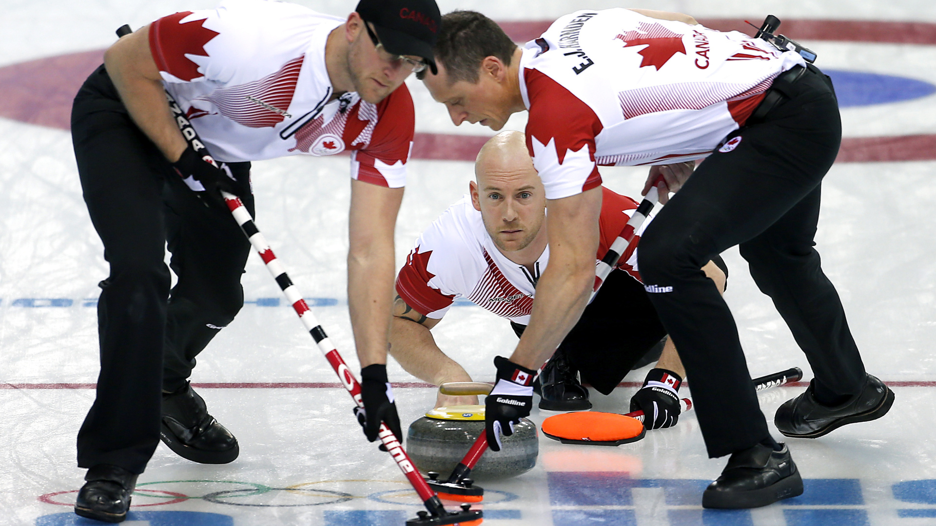 Обладатели золотой медали мужская сборная Канады по керлингу на олимпиаде в Сочи