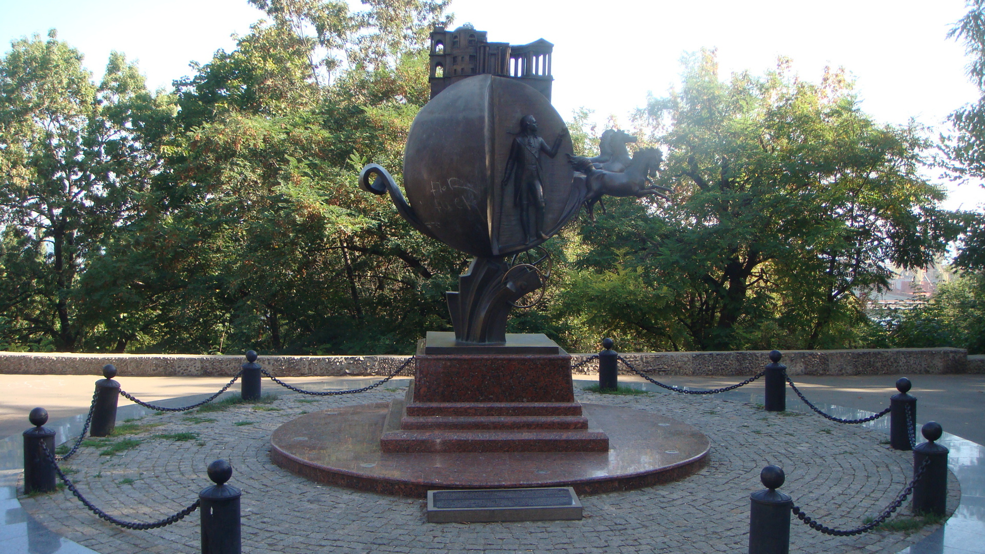 Памятник апельсину Одесса