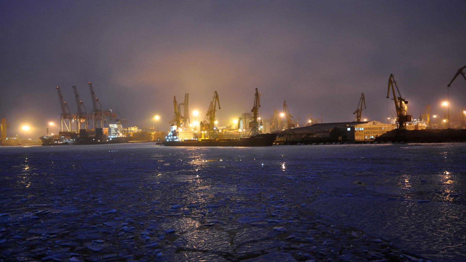 Одесский порт вечером