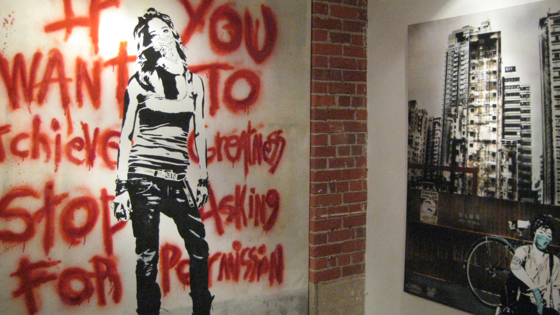 Нарисованная девушка в полный рост