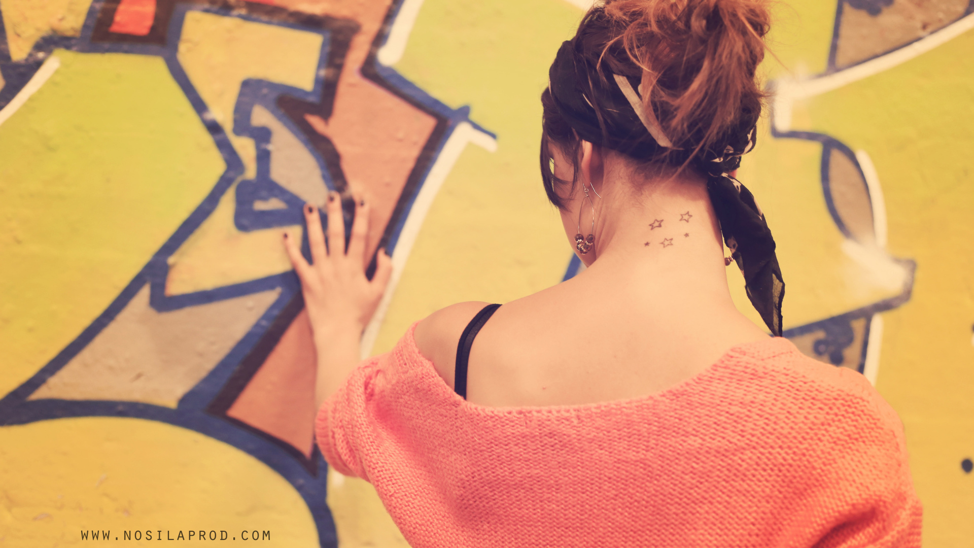 Звезды тату на шее