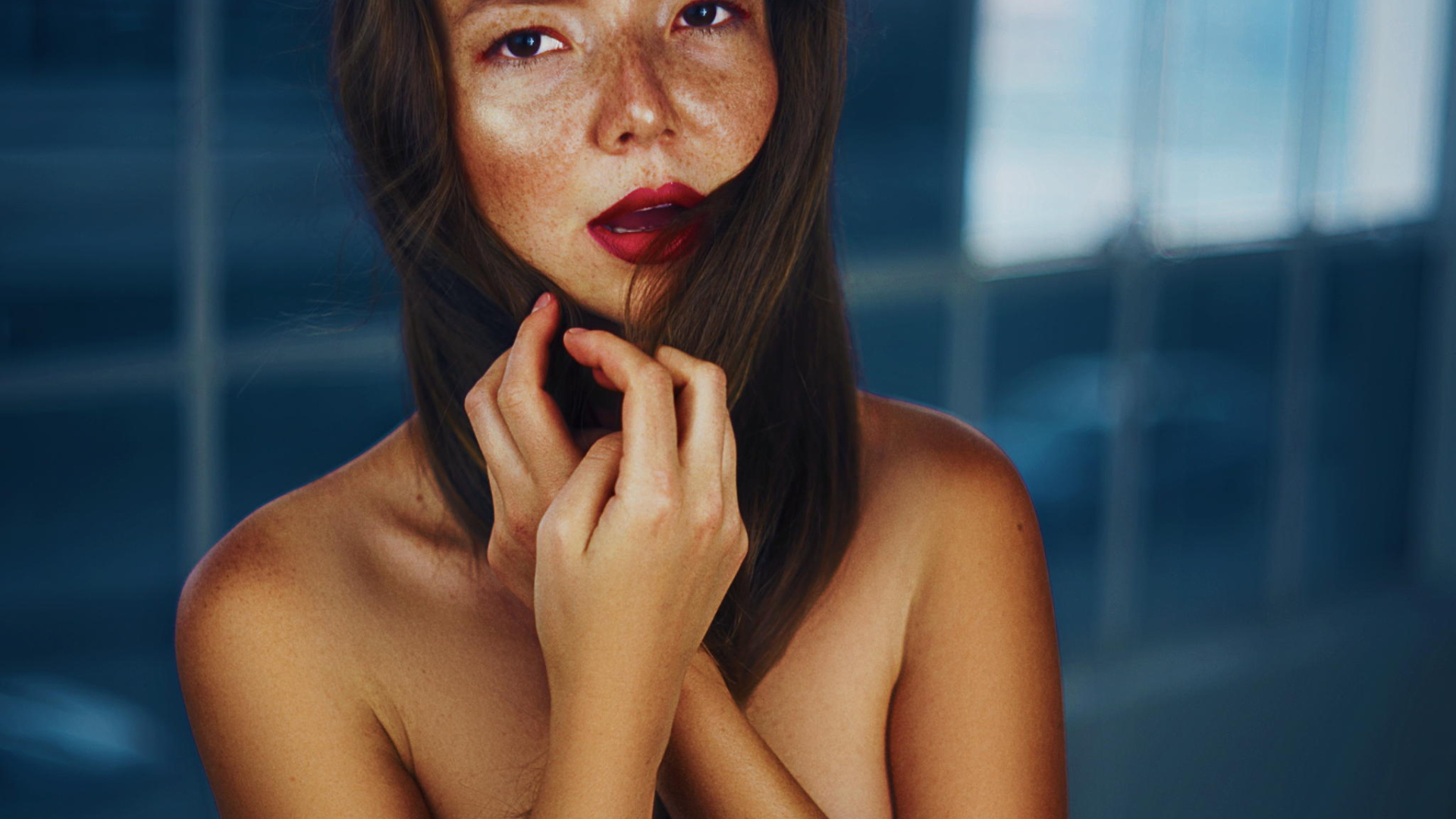 Фотография девушки брюнетки