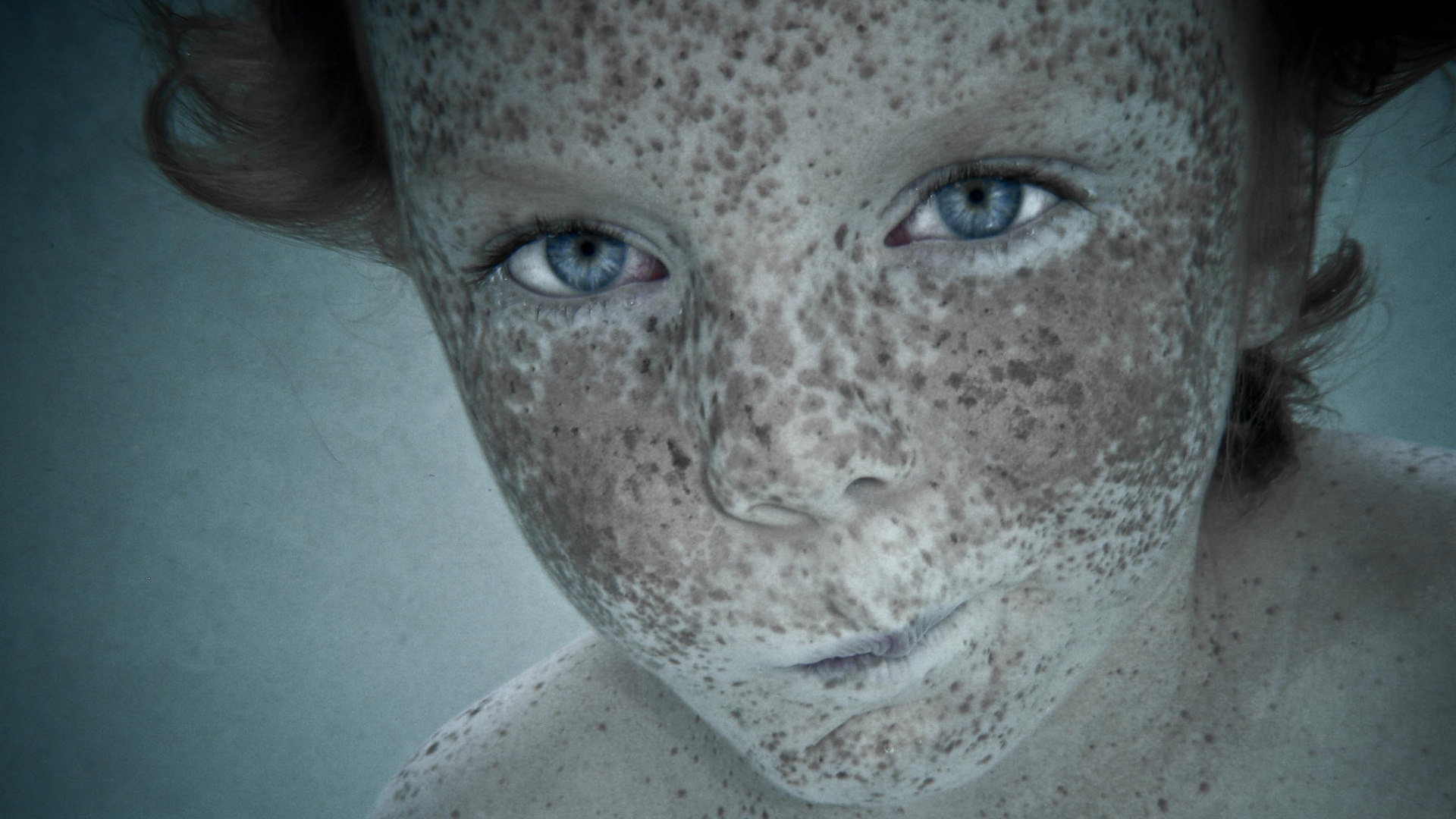 Фотография маленькой девочкой