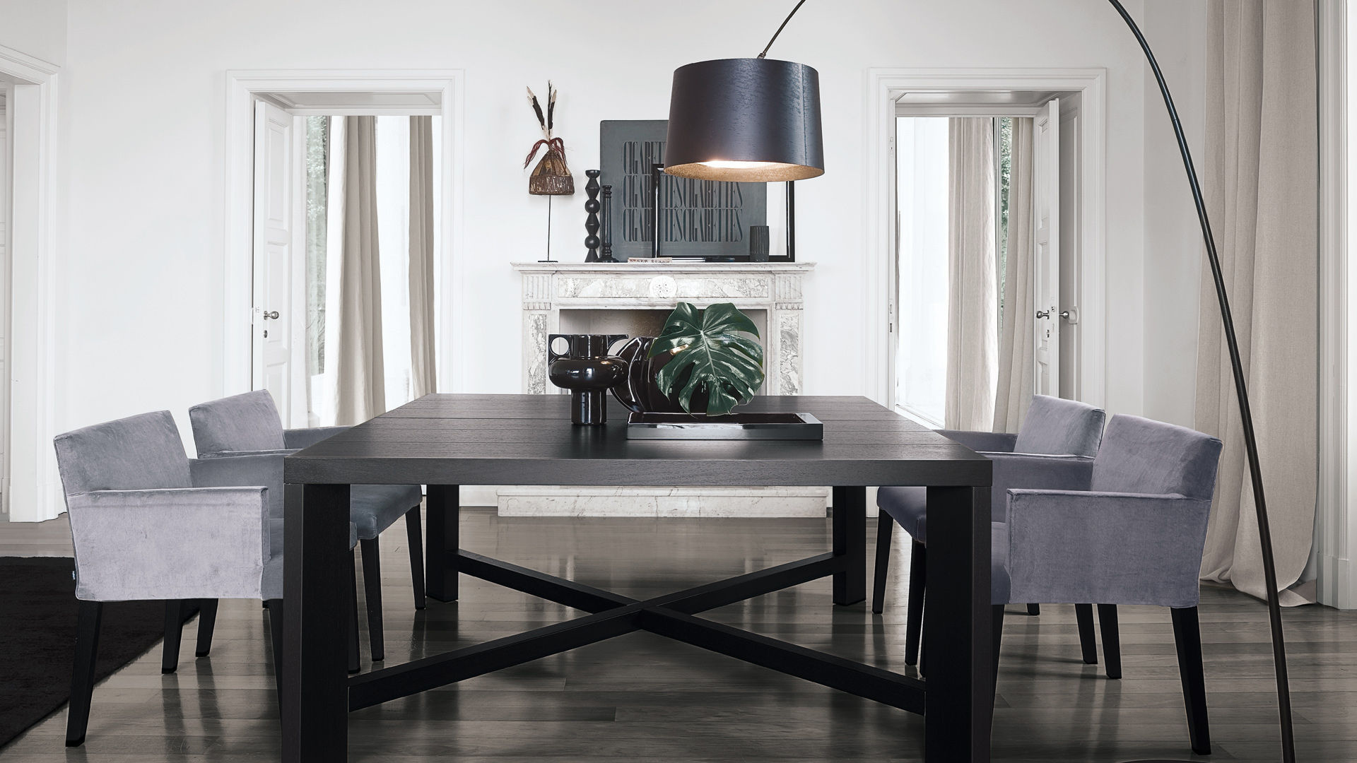 Светильник над столом в столовой