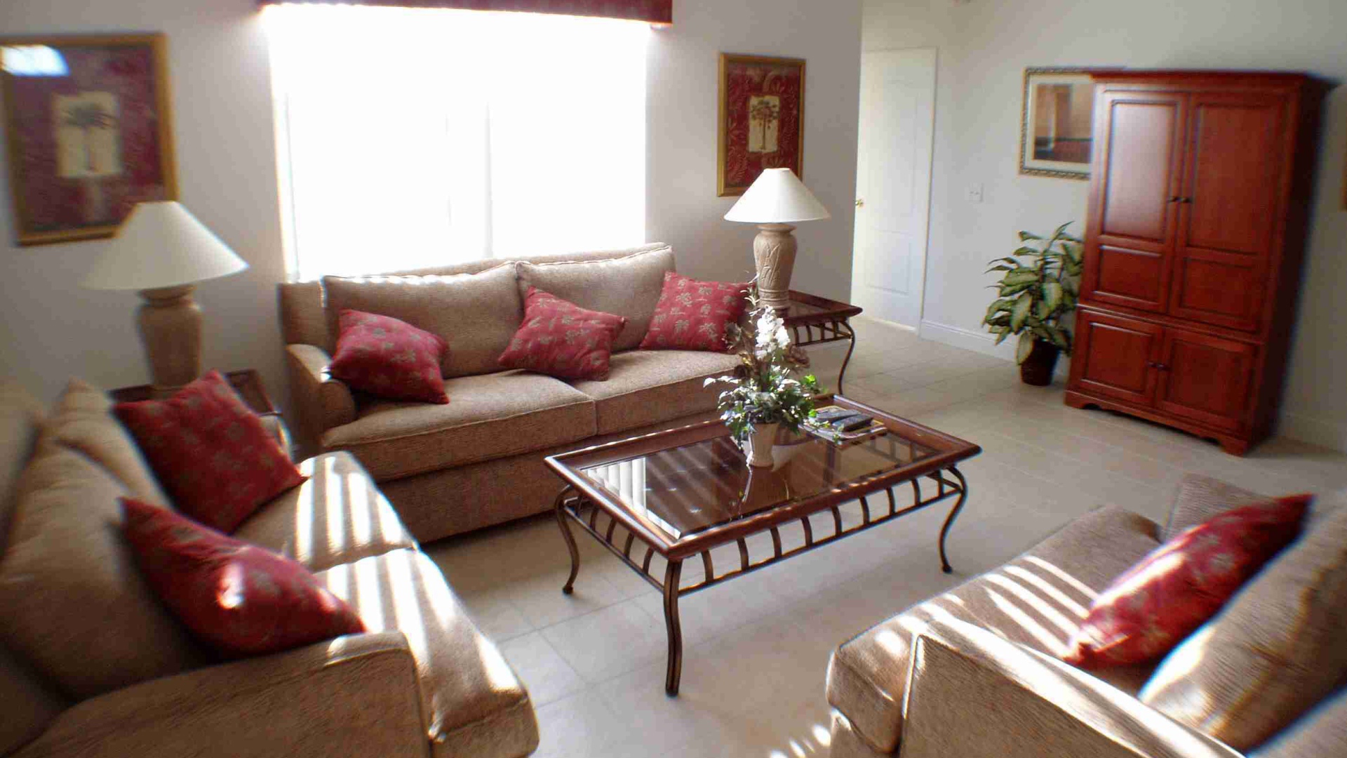 Красный цвет в оформлении гостиной