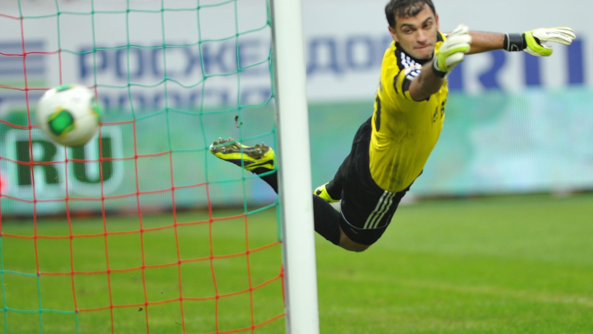 Владимир Габулов на страже ворот Динамо