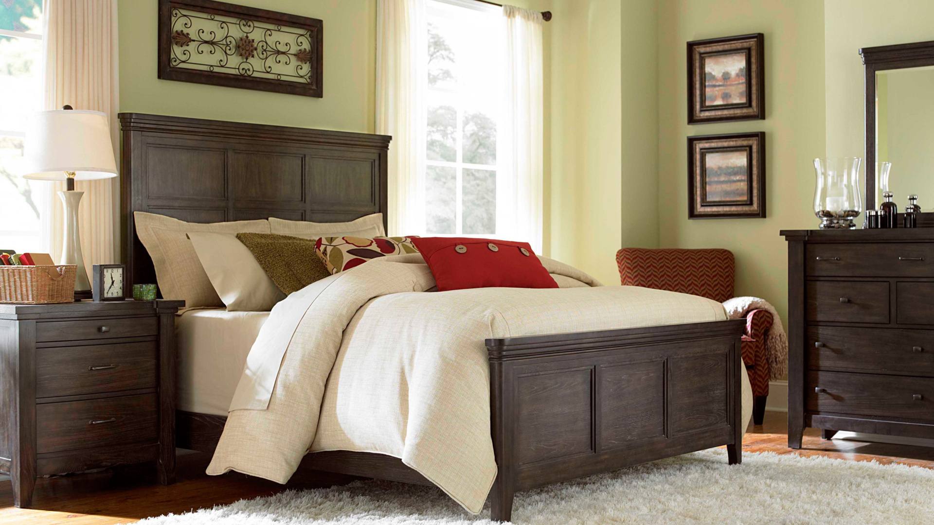 Белый ковер в спальне