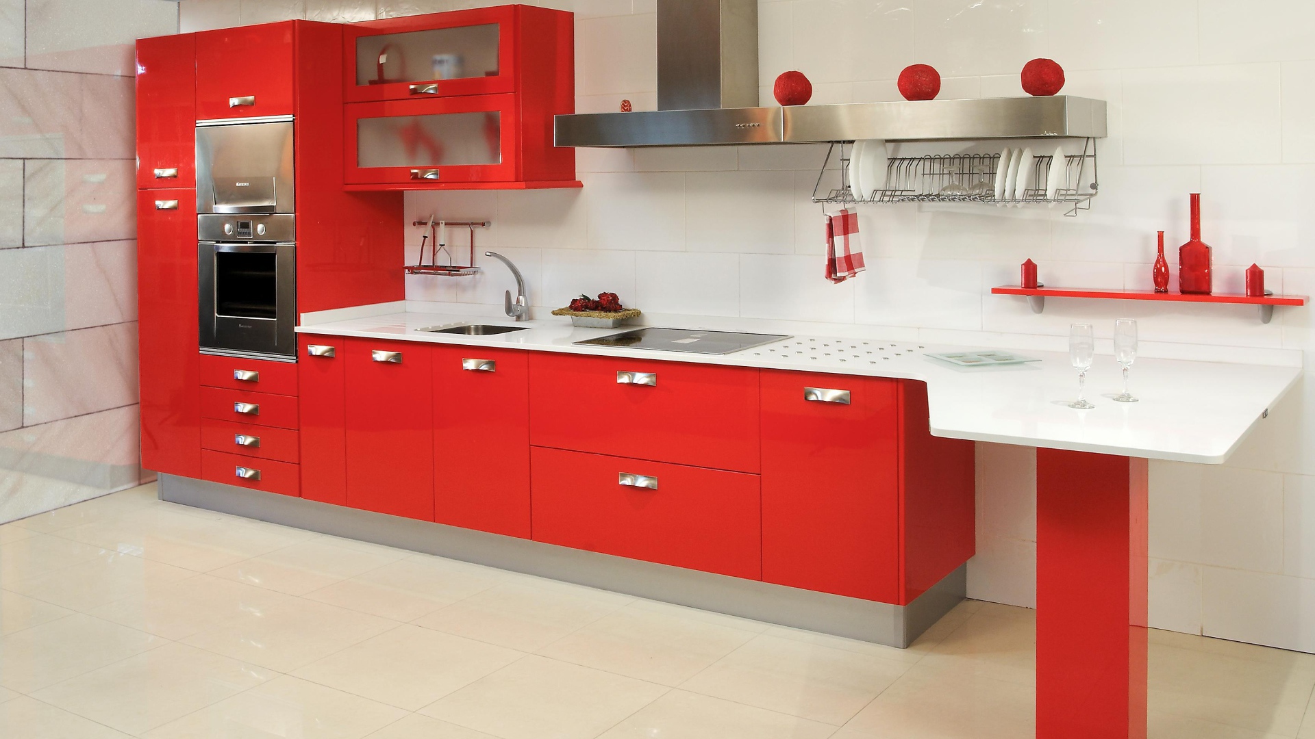 Белая столешница в красной кухне