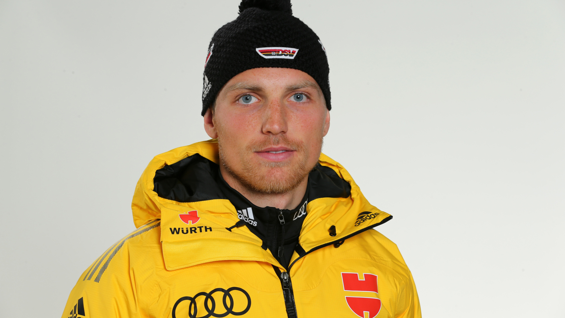 Обладатель серебряной медали в дисциплине биатлон Эрик Лессер из Германии