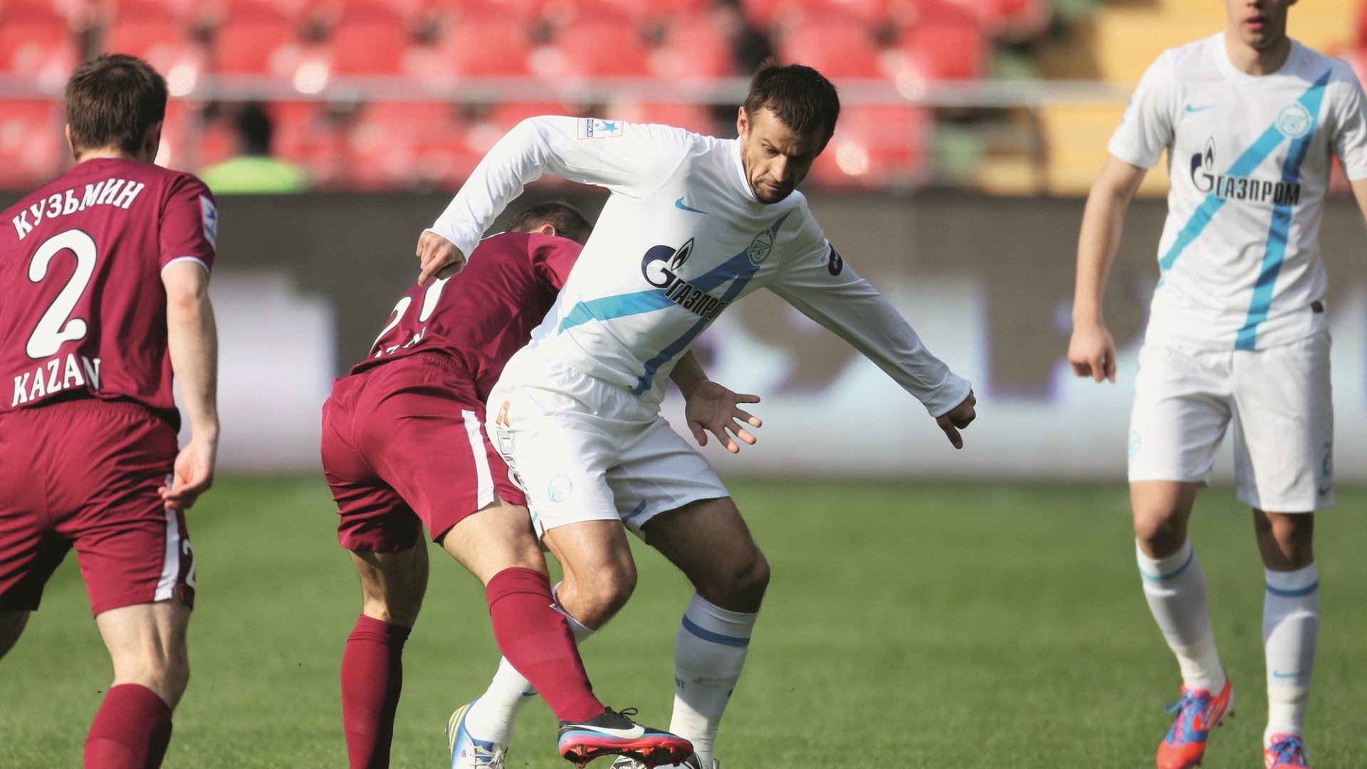 Сергей Семак полузащитник Зенита на поле