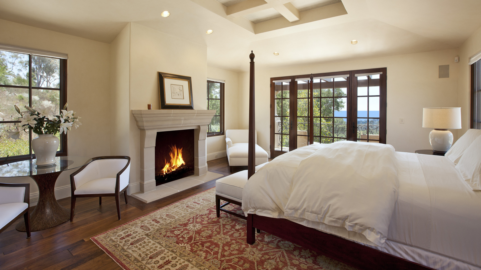 Интерьер Спальня с камином