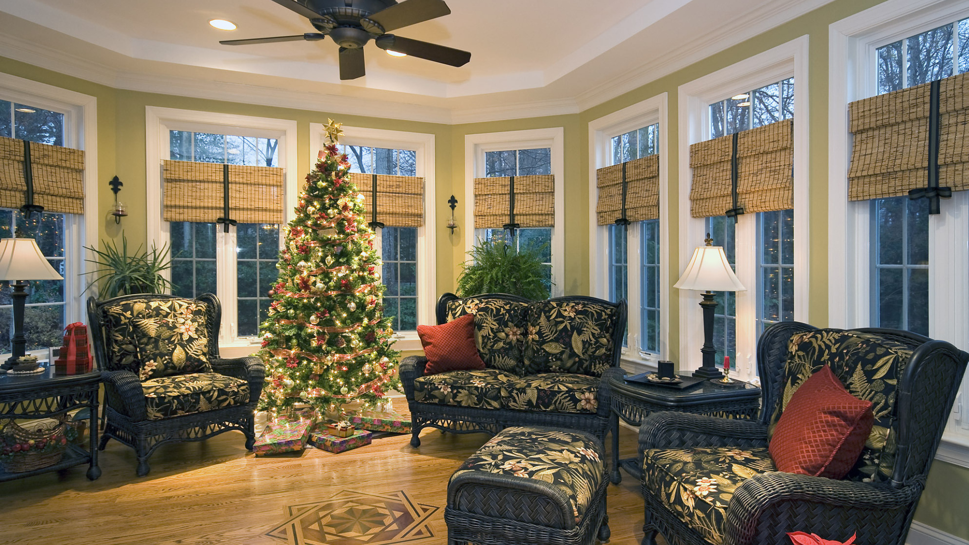 Комната украшенная на Рождество