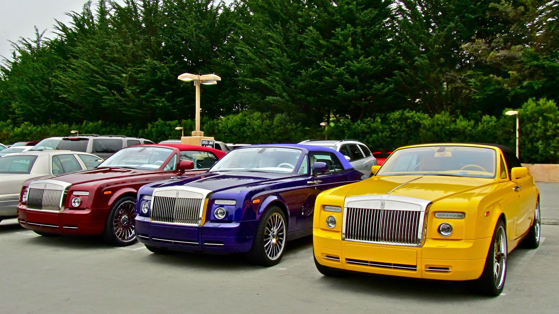 Яркие автомобили Rolls-Royce Phantom