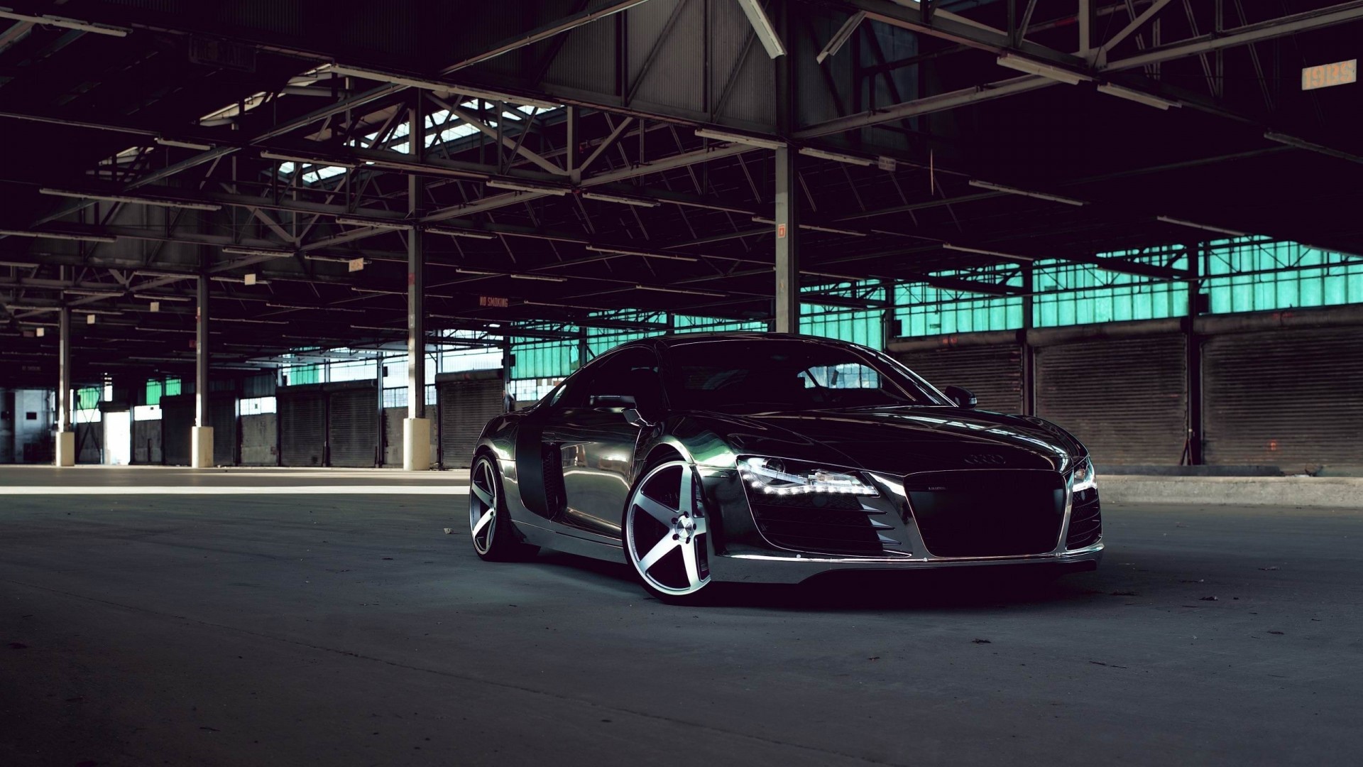 Стильный черный Audi R10