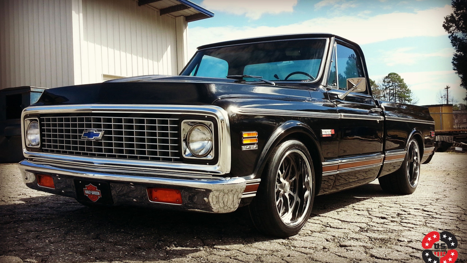 Блестящий пикап Chevrolet C-10